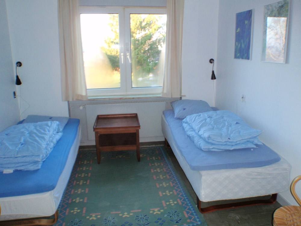 Double Room, Shared Bathroom (with sink - linen excluded) photo 2