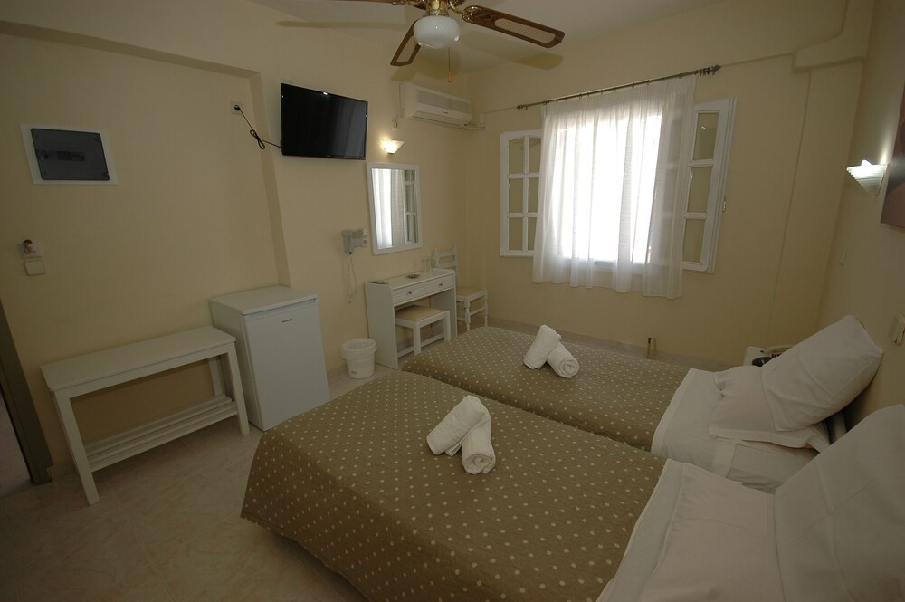 Economy Room, 2 Twin Beds photo 1