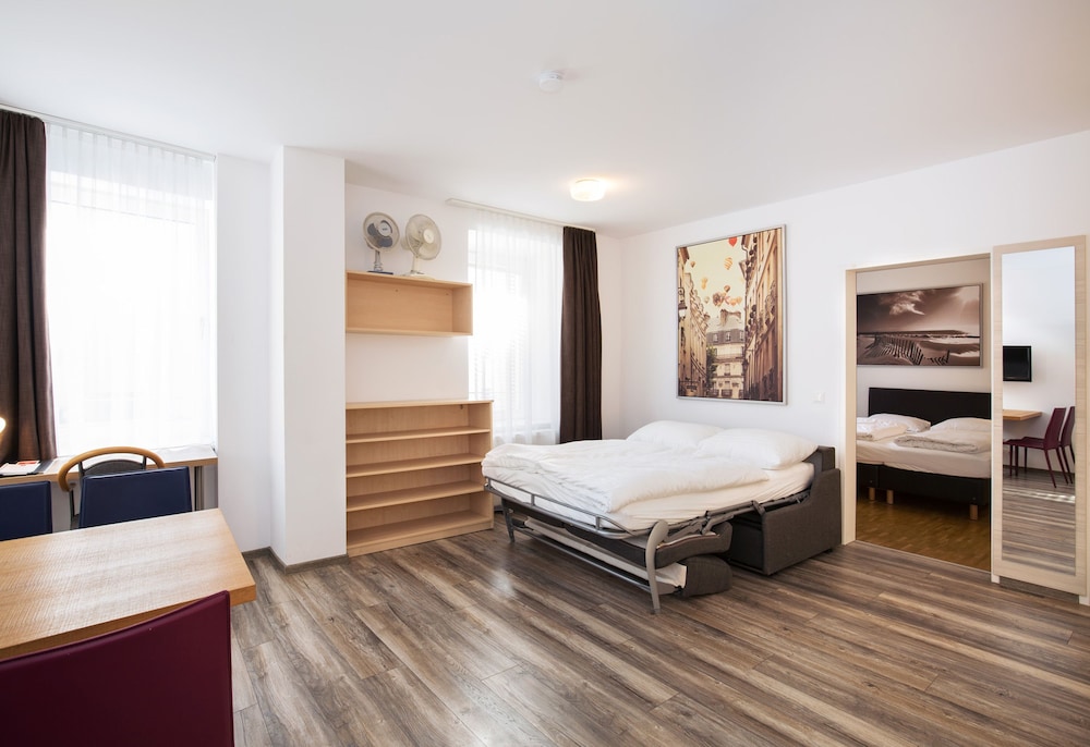 Deluxe Studio, 1 Double Bed with Sofa bed (160x200 cm bed ) photo 3