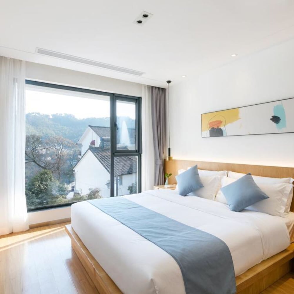 Suite with Shared Bathroom