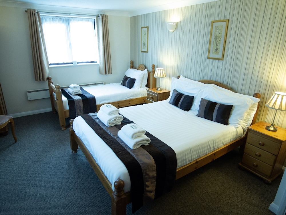 Double Room, Ensuite (with Extra Single Bed) - Photo 2
