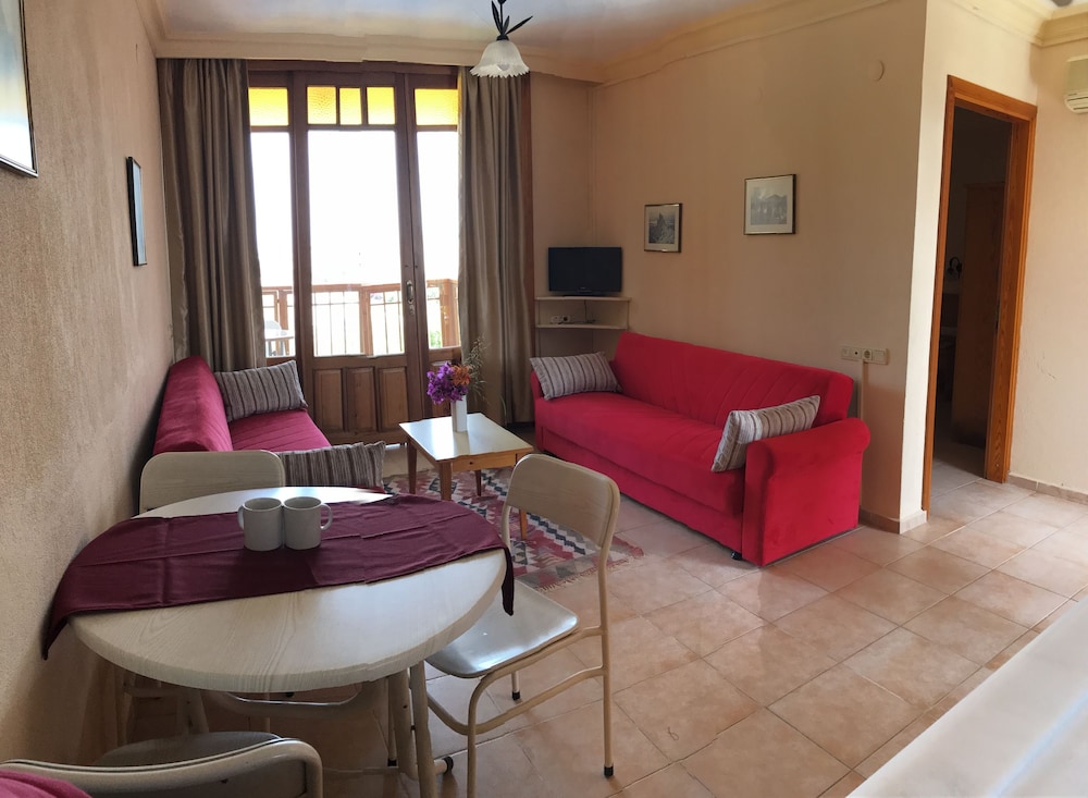 Family Apartment, 1 Bedroom photo 2