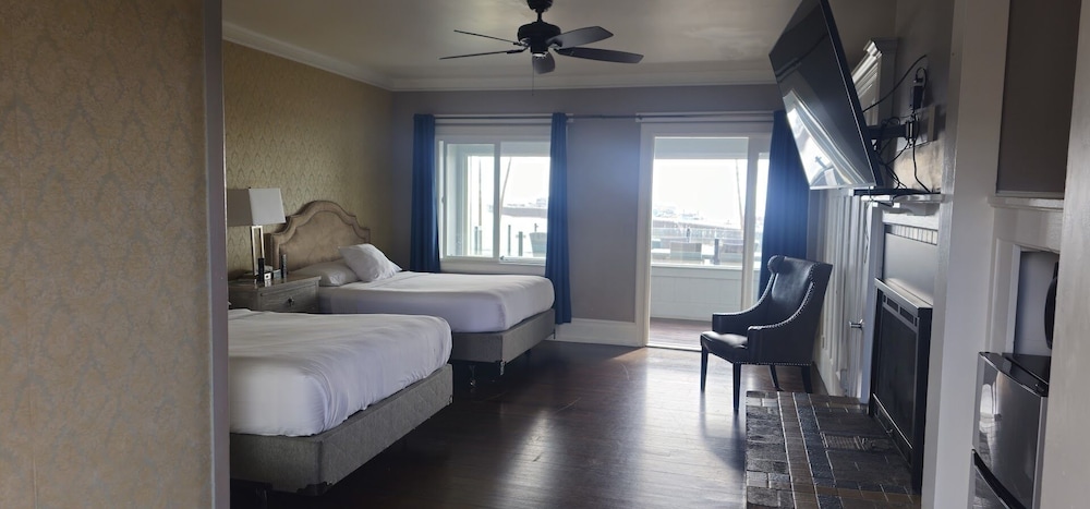 Signature Room, Multiple Beds, Partial Ocean View, Ground Floor