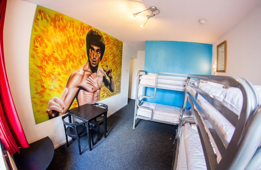 Bed in a 4-Person Mixed Dormitory Ensuite photo 1