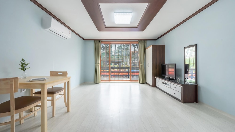 Basic Room, 1 Bedroom (room102) - Photo 1