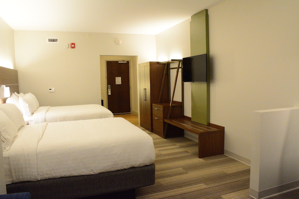 Suite, Multiple Beds photo 3