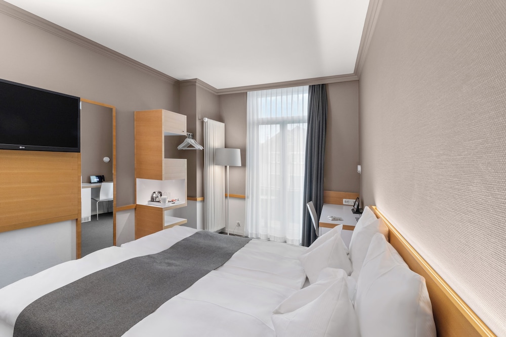 Superior Room, 1 Double Bed thumbnail 6