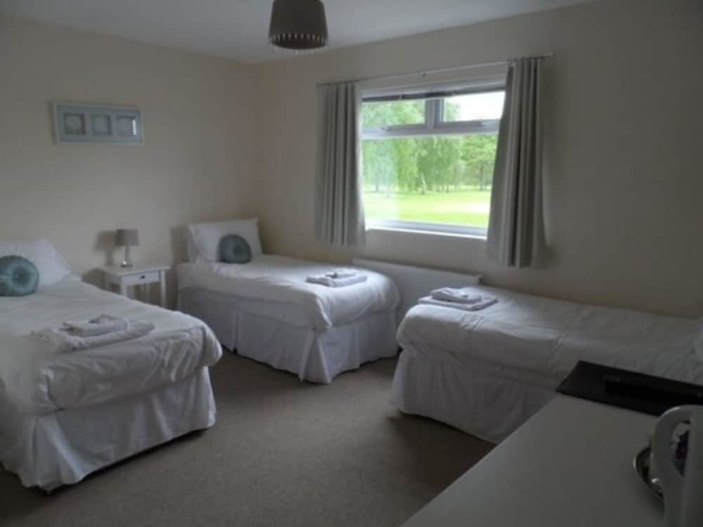 Superior Triple Room photo 2