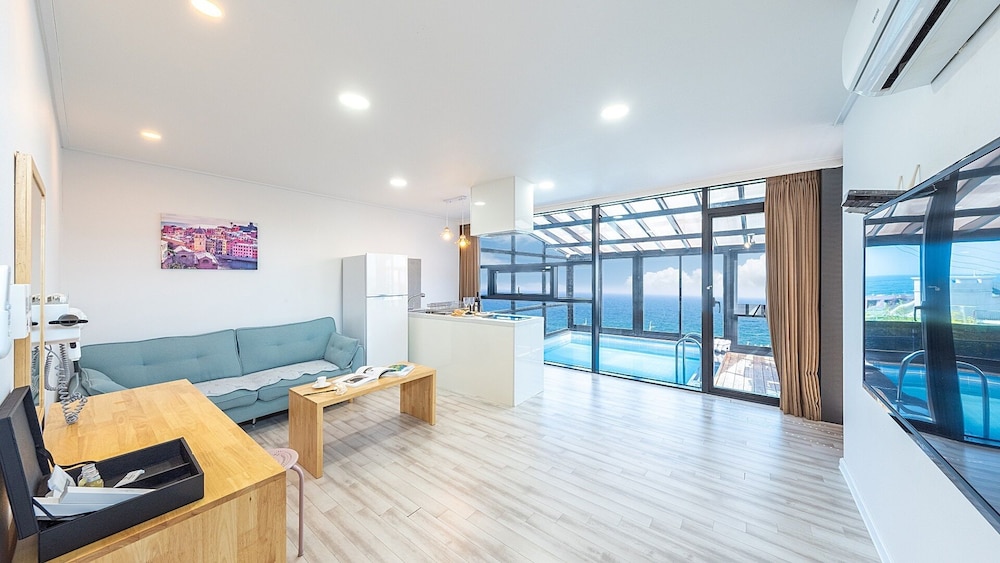 Modern Pool Villa C102 - Photo 2