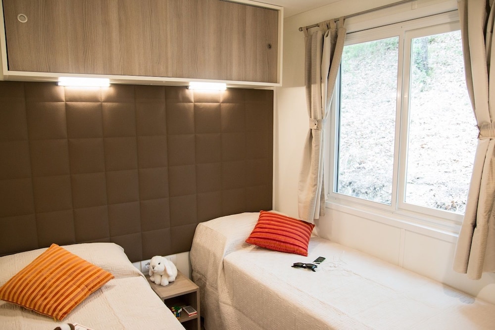 Deluxe Mobile Home, 3 Bedrooms photo 1