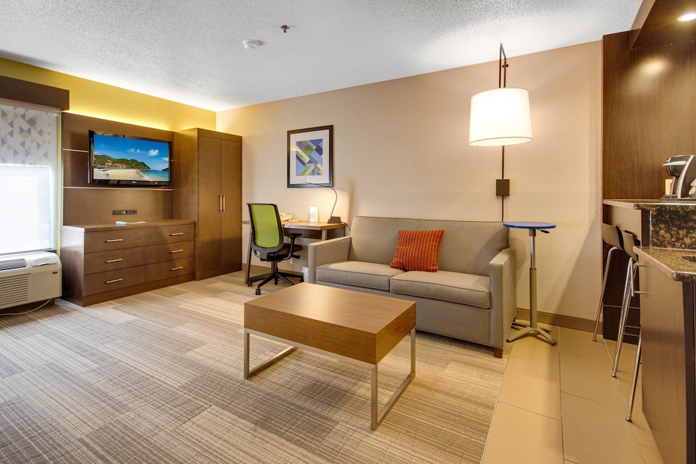 Standard Room, Multiple Beds - Photo 1