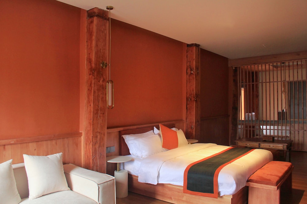 Deluxe Suite, Hill View