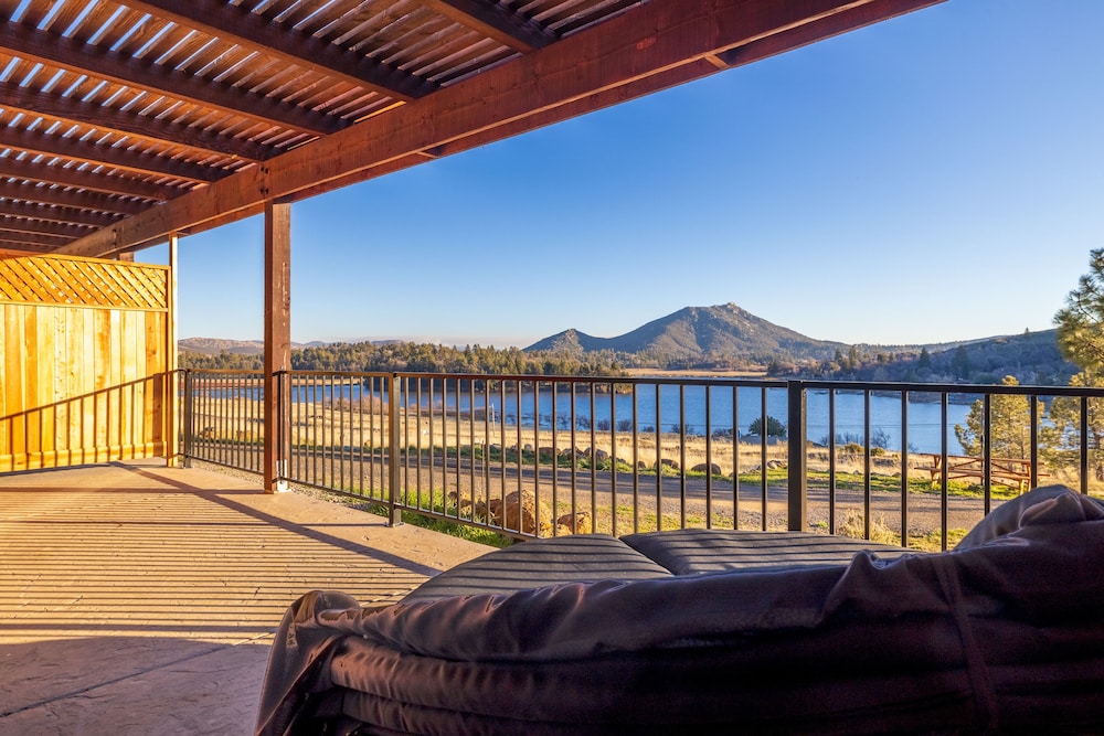 Panoramic Studio, Bathtub, Lake View - Photo 9