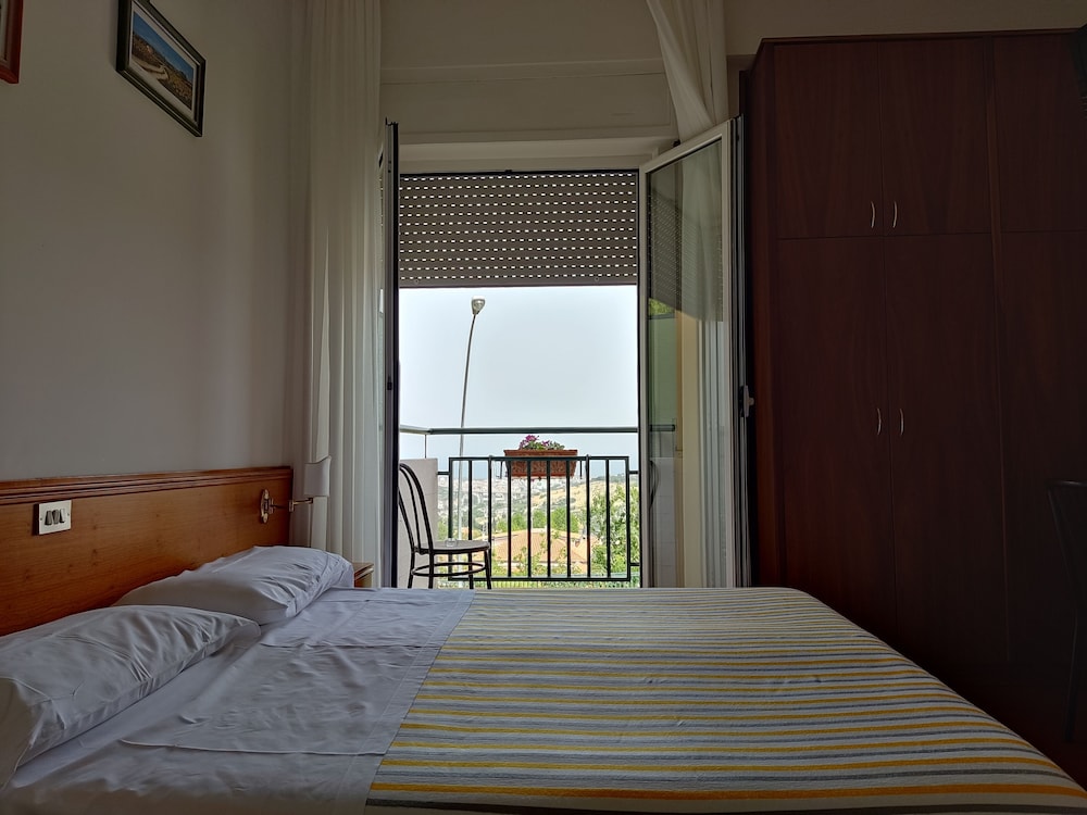 Economy Double or Twin Room, Refrigerator