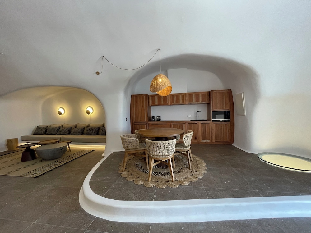 Cave two-bedroom Suite with jacuzzi - Photo 21