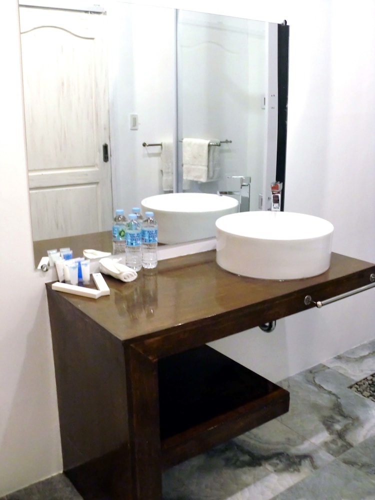 Basic Duplex, 2 Double Beds, Private Bathroom photo 2