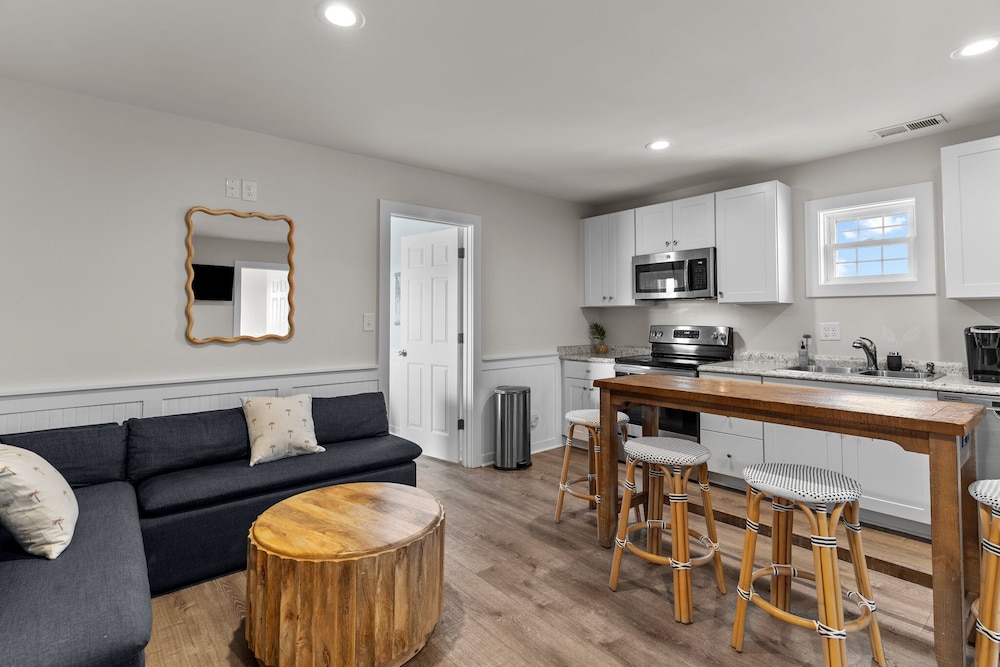 Premium Suite, Multiple Beds, Refrigerator & Microwave photo 1