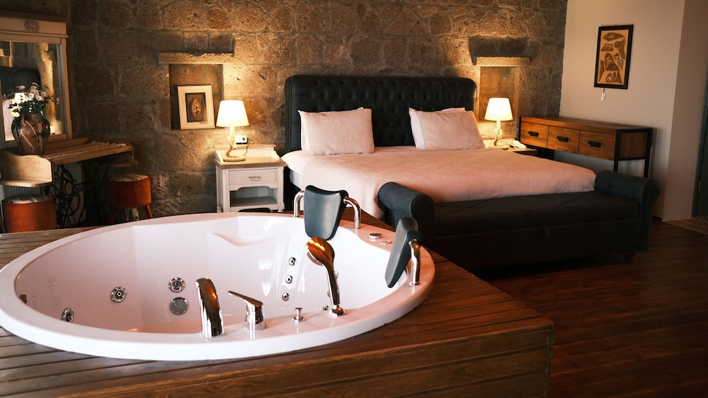 Honeymoon Room