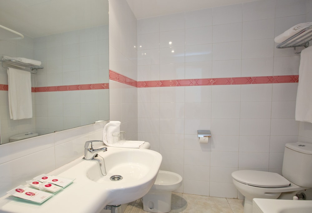 Double Room, Balcony, Partial Sea View - Photo 14