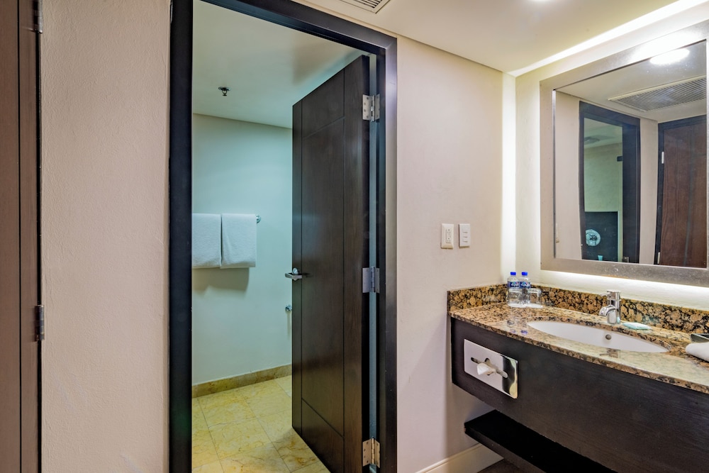 Deluxe Room, 2 Double Beds - Photo 6