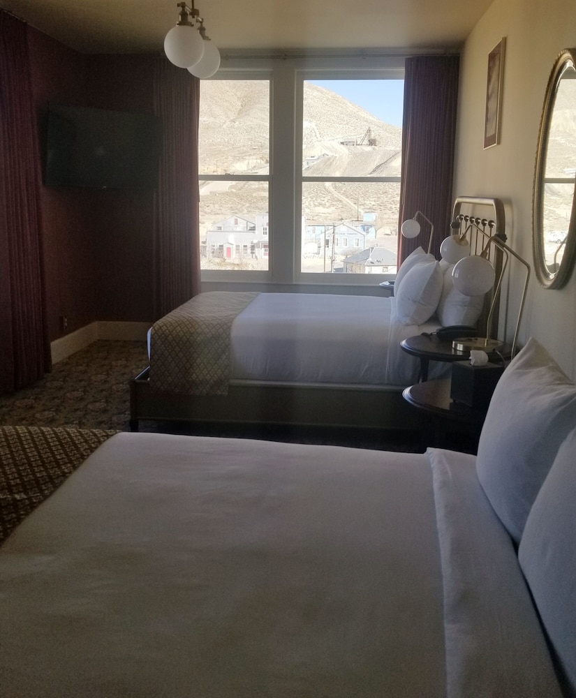 Standard Double Room, 2 Queen Beds - Photo 2