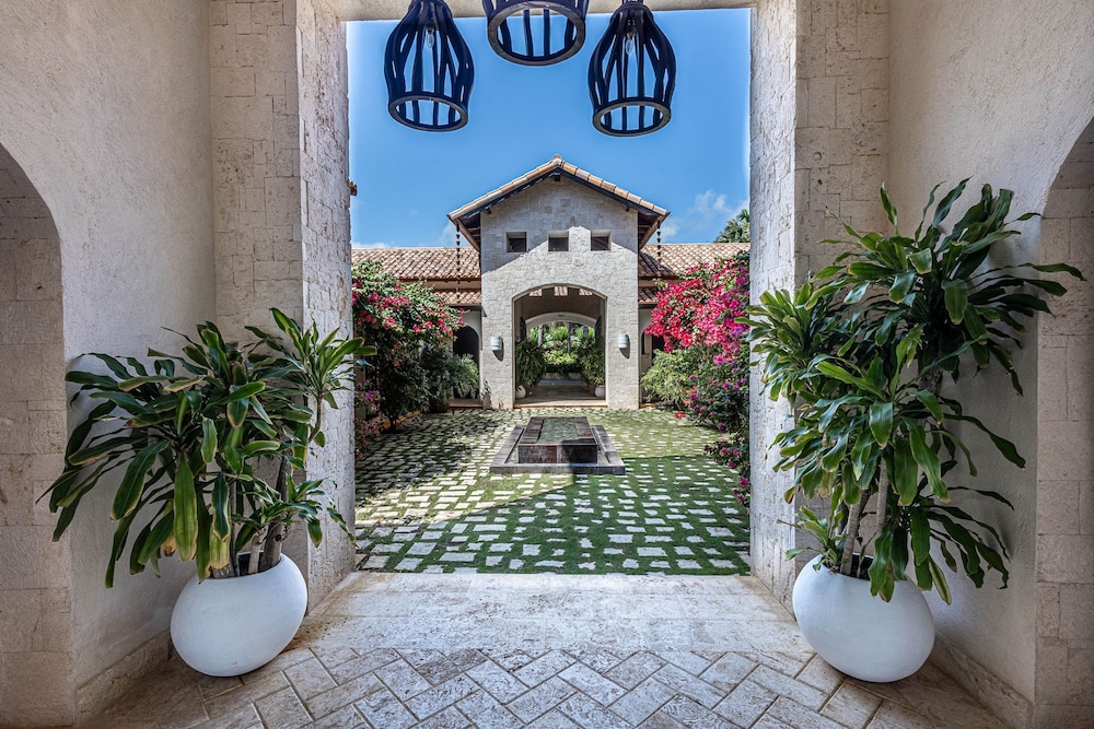 Villa photo 2