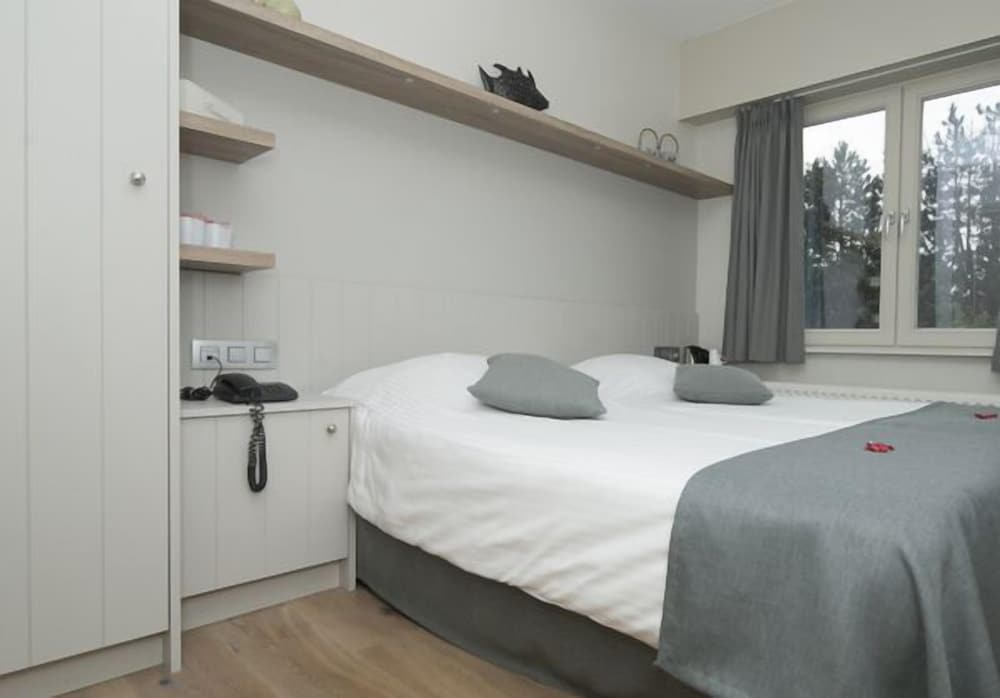 Standard Twin Room photo 2