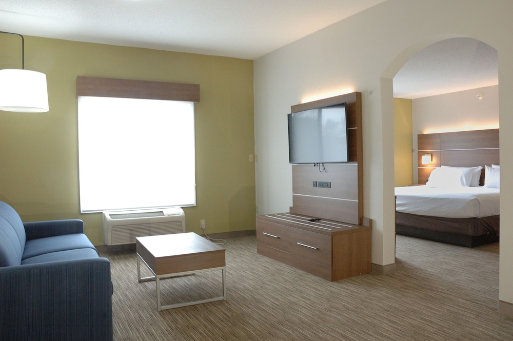 Suite, 1 King Bed, Jetted Tub - Photo 2