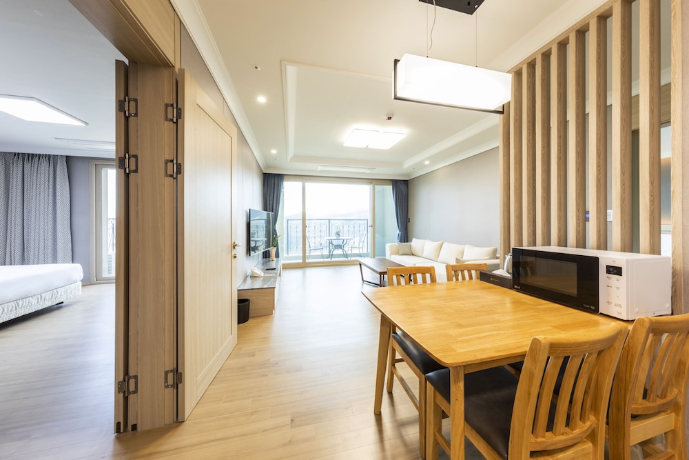 Suite B - Photo 5