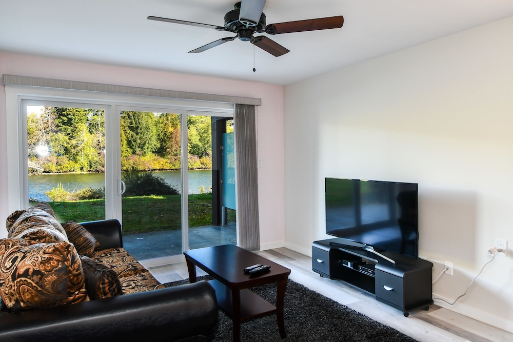 Premier Apartment, 2 Queen Beds, River View (Wheel Chair Accessible) photo 2