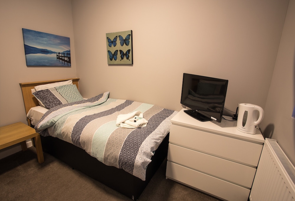 Basic Single Room, Shared Bathroom photo 2