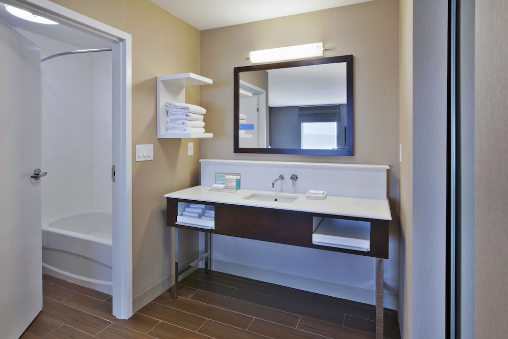 Suite, Two Queen Beds, Non-Smoking - Photo 5