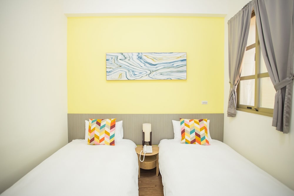 Deluxe Suite, 1 Bedroom Suite, 2 Single Beds, Balcony - Photo 8