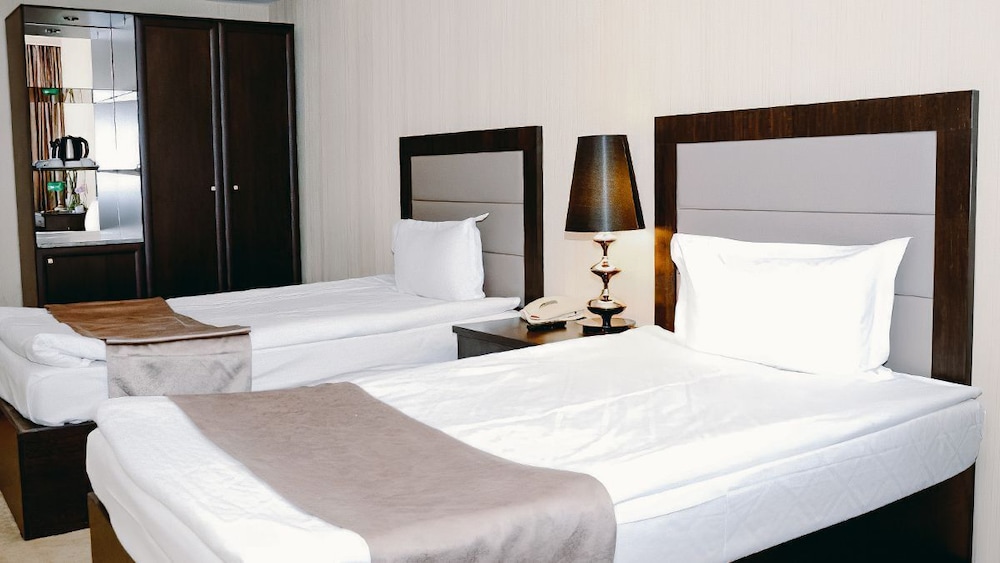 Standard Twin Room - Photo 2