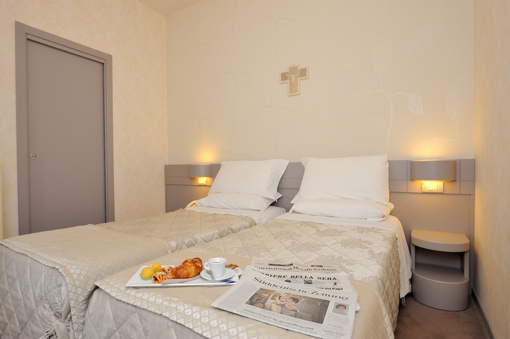 Premium Single Room photo 1