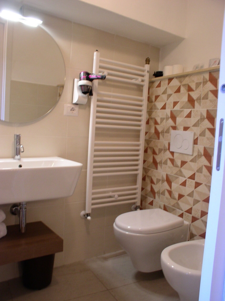 City Room photo 3
