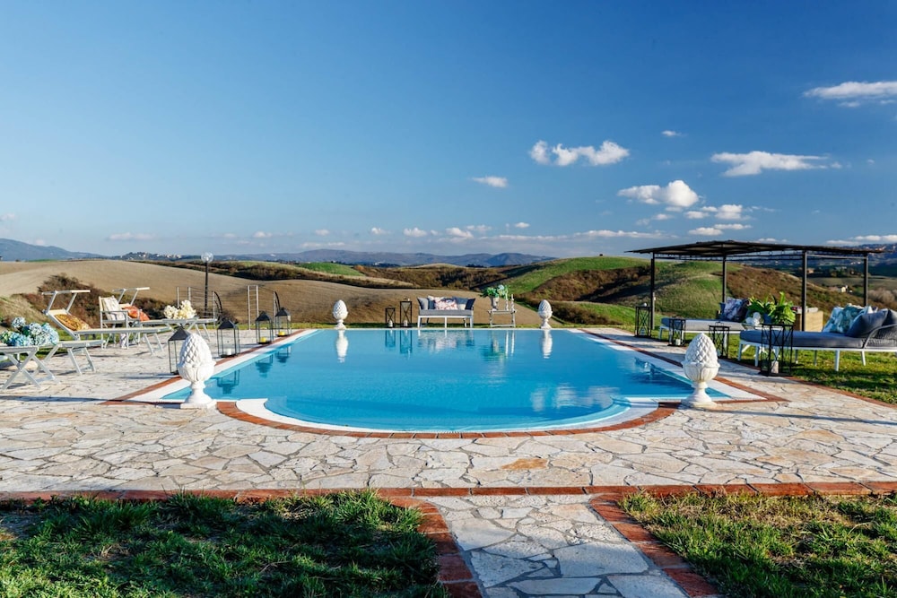 Villa, Smoking photo 3