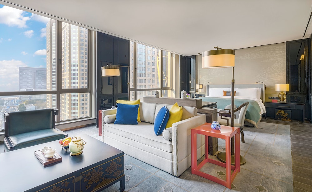 Open-Plan Suite King
