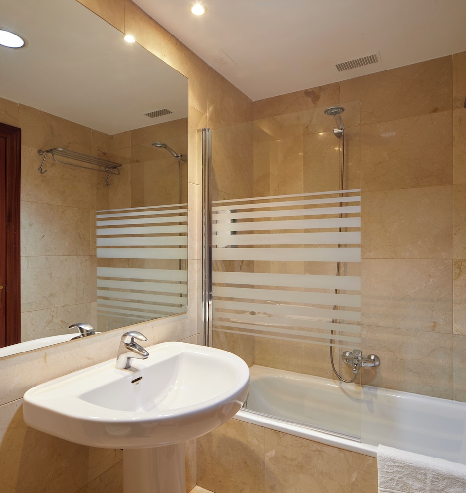 Double Room - Photo 10