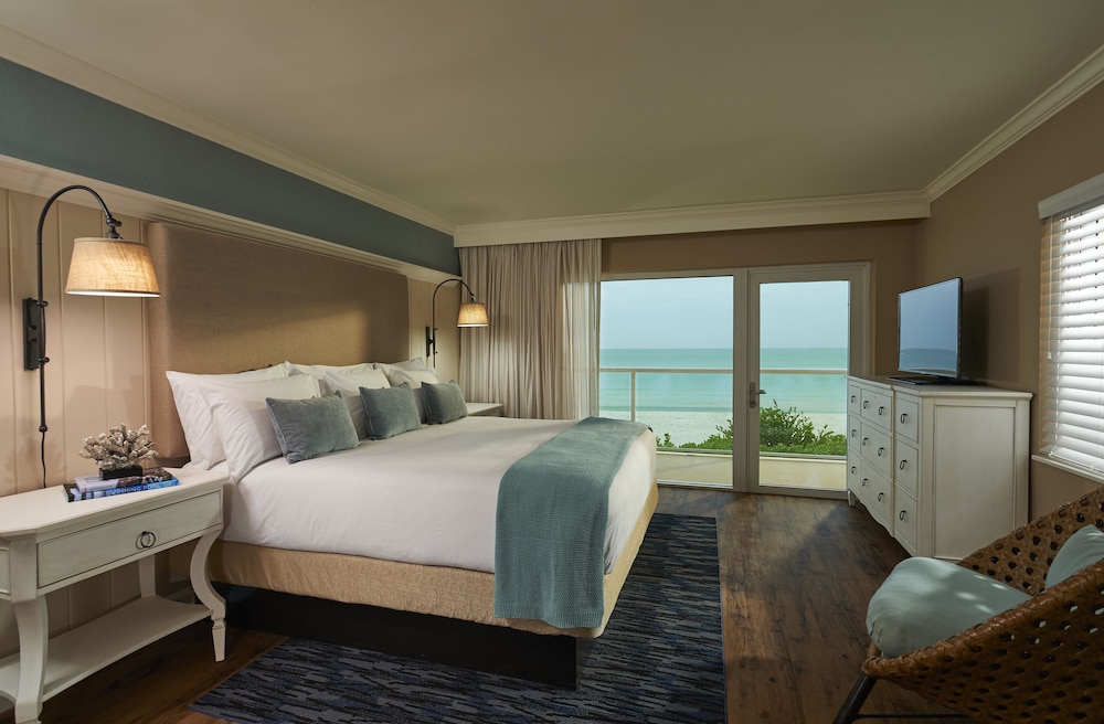 One Bedroom Suite with One King Bed (Non Smoking) photo 1