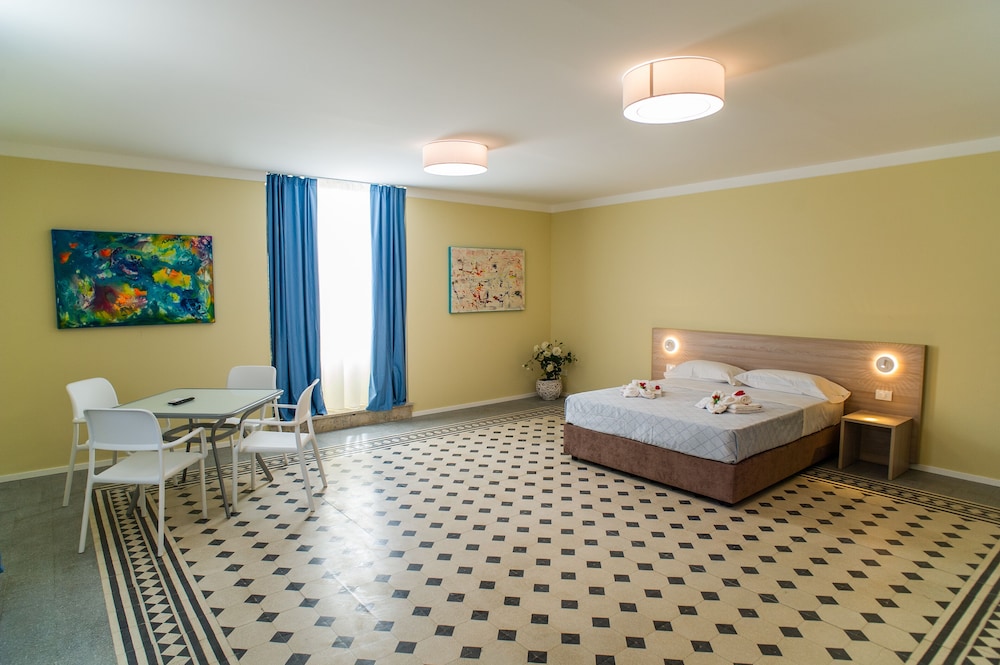 Comfort Suite photo 3