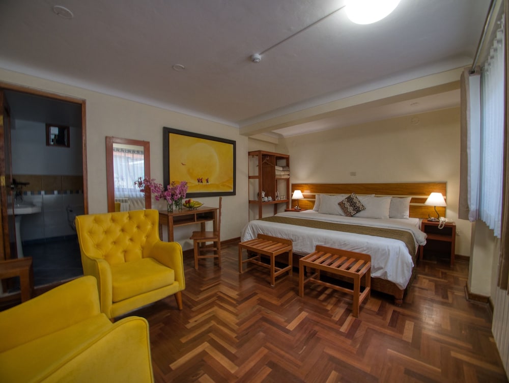 Superior Room 1 King Bed photo 1