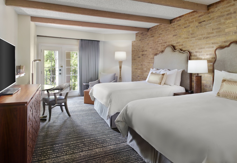 Room, 2 Double Beds, Accessible thumbnail 5