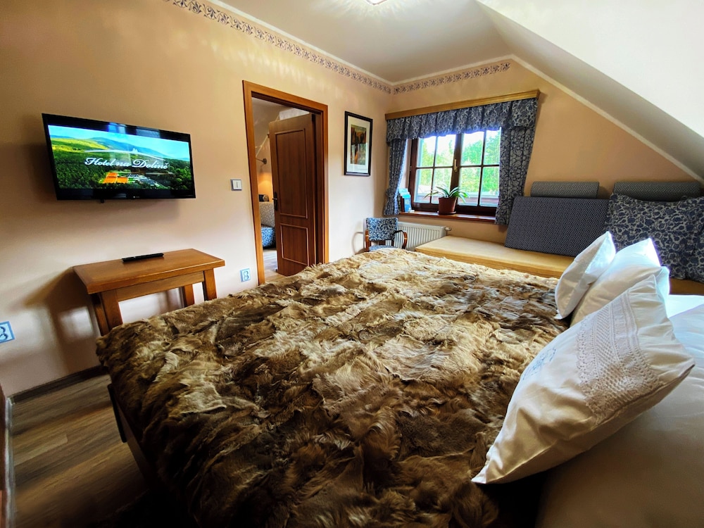 Deluxe Apartment, 1 Queen Bed, Jetted Tub photo 3