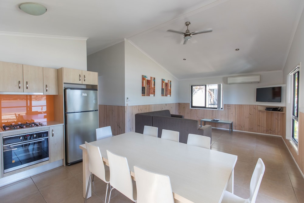 Standard Cabin, 3 Bedrooms, Non Smoking, River View (Waterfront) photo 3