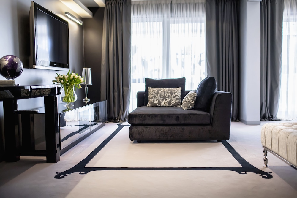 Luxury Suite, 1 King Bed, Hot Tub, Sea View photo 1