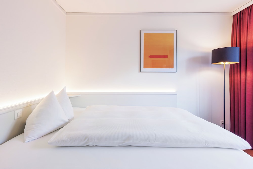Standard Room, 1 Queen Bed - Photo 2