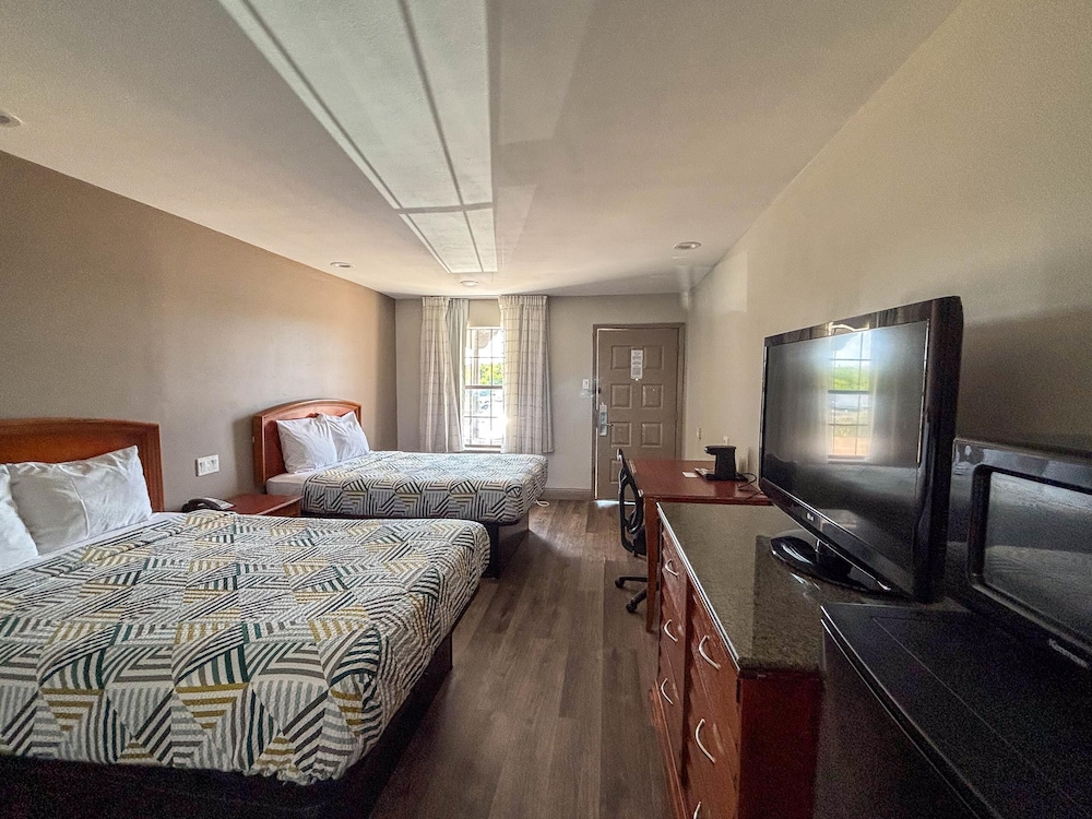 Standard Room, 2 Double Beds, Non Smoking, Refrigerator & Microwave - Photo 6