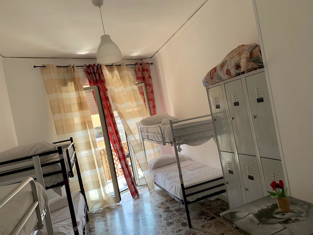 Shared Dormitory, Women only, Shared Bathroom