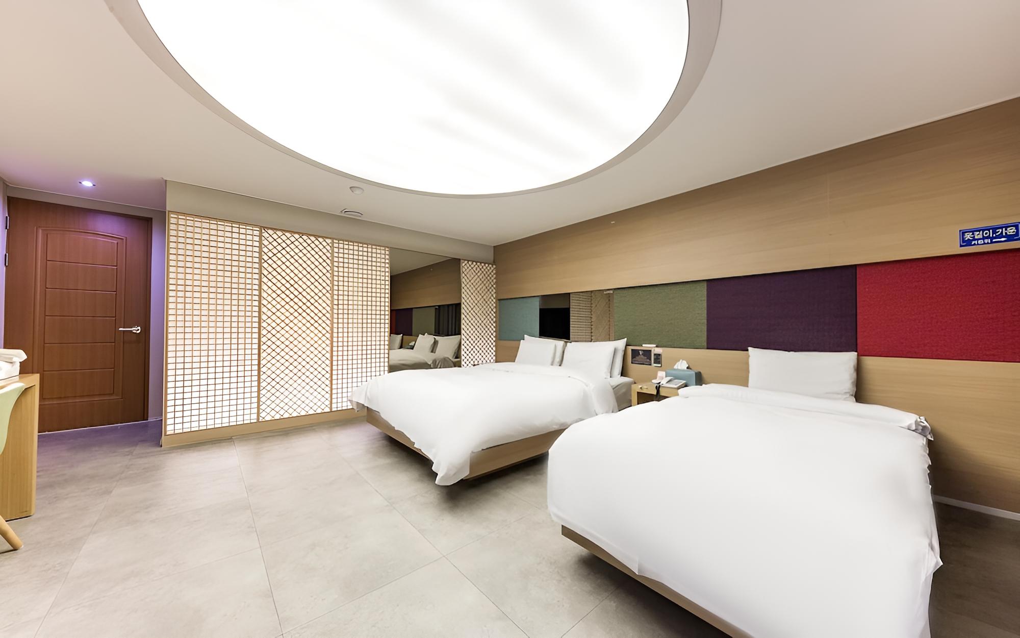 Room (Two beds (double + single bad breakfa) - Photo 4